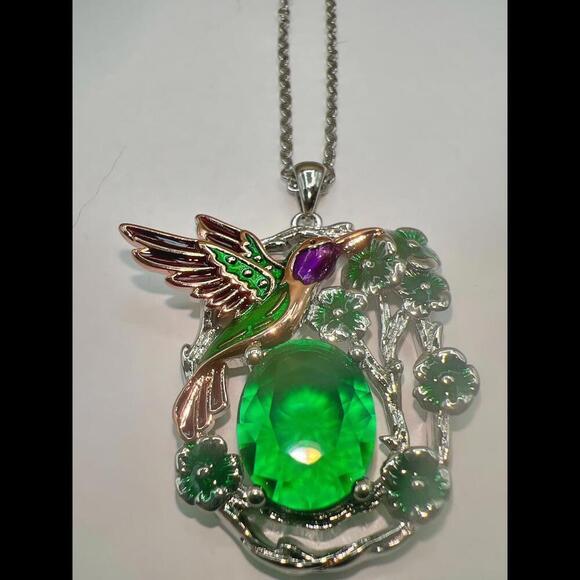 Jewelry - Stunning Hummingbird Pendant Necklace with Green Glass Gemstone